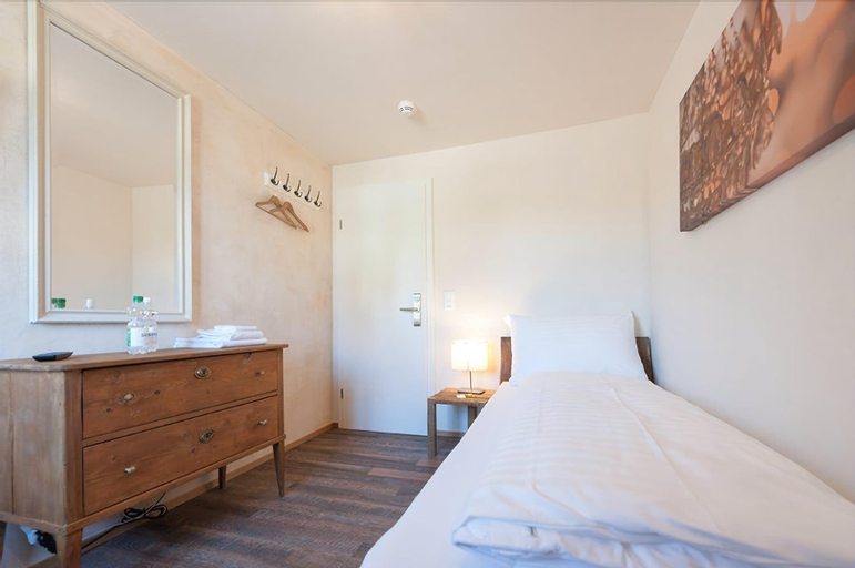 Bedroom 3, Hotel Kaiserstuhl, Obwalden