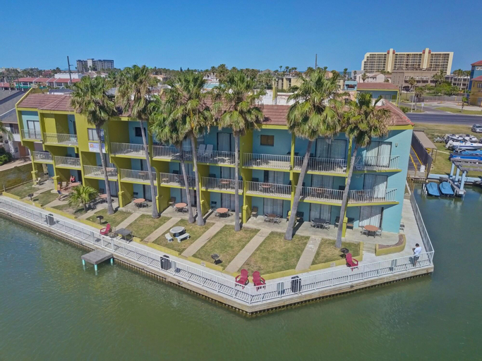 WindWater Hotel and Marina, Cameron