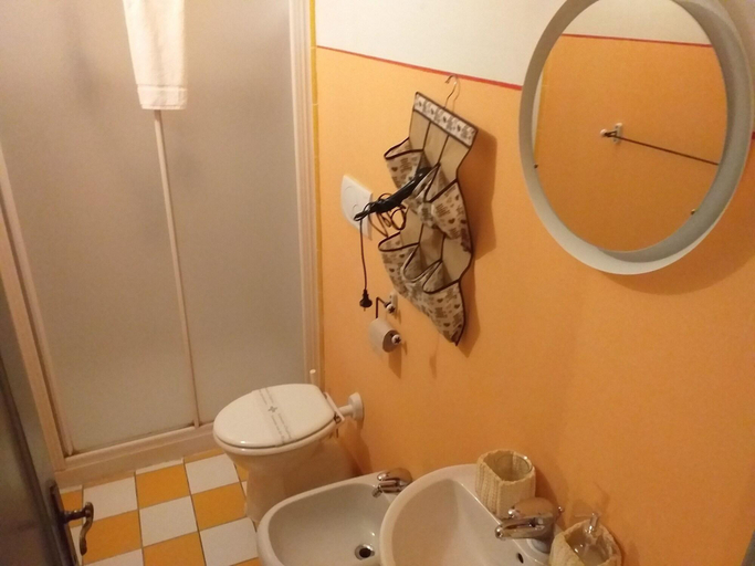 Bathroom 4, LuccaCharm, Lucca
