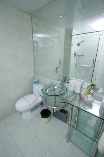 Bathroom 5, Ulaanbaatar Hotel, Ulan Bator