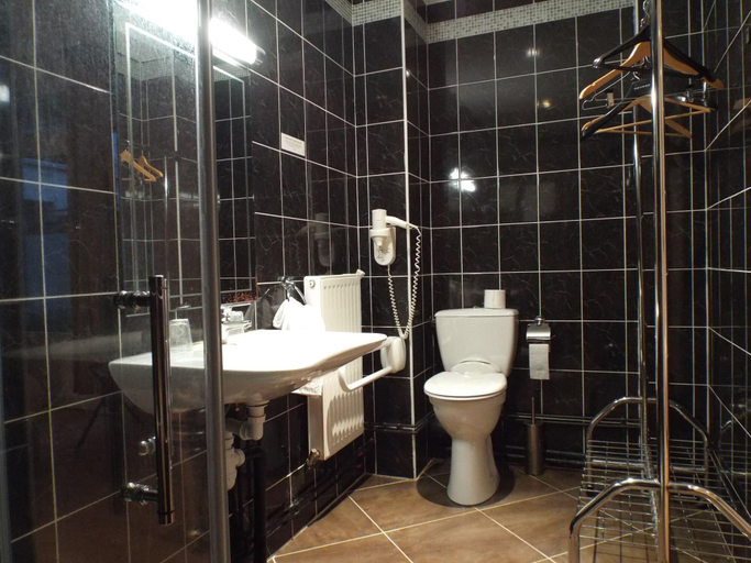 Bathroom 4, Hotel Saint-Martin, Loiret