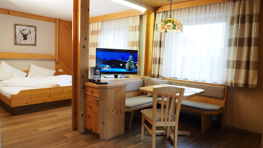Bedroom 3, Frühstückshotel Margret, Schwaz