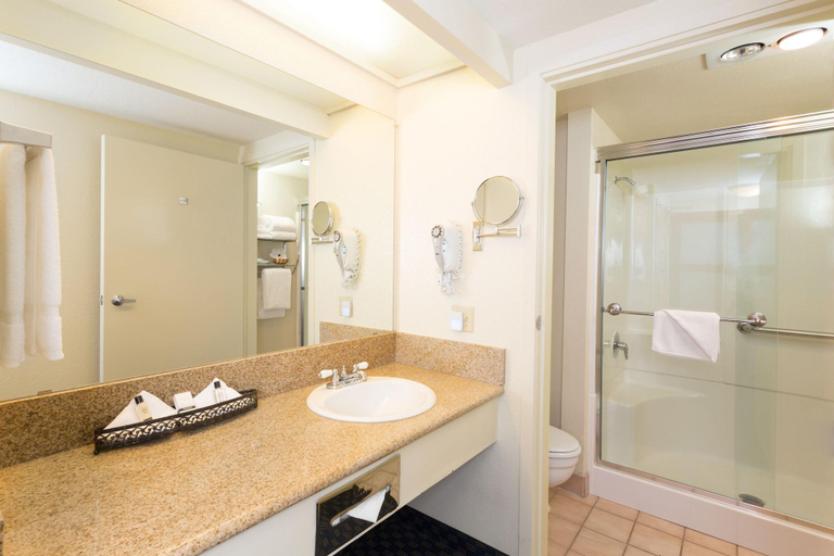Bathroom 5, The Marina Inn on San Francisco Bay, Alameda