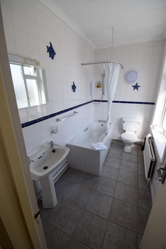 Bathroom 4, Kilbirnie Hotel, Cornwall