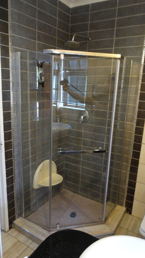 Bathroom 4, Sleepers Villa Guest House, Capricorn