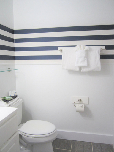 Bathroom 5, Acadia Hotel - Downtown, Hancock
