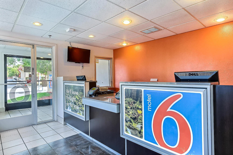 Public Area 2, Motel 6 Pinole, CA, Contra Costa