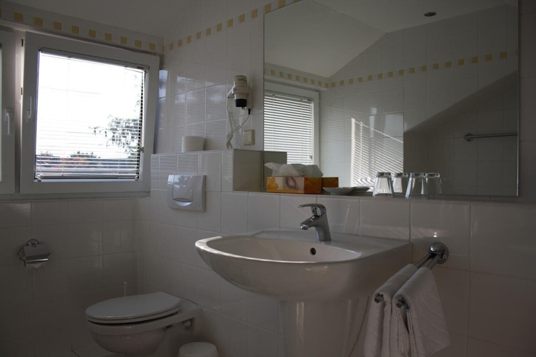 Bathroom, Cafe-Restaurant Amadeus, Region Hannover