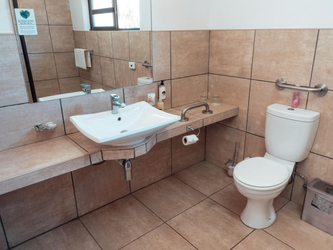 Bathroom 4, Tshukudu Game Lodge, Mopani