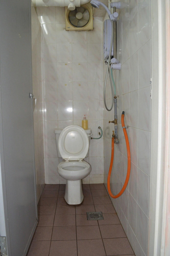 Bathroom 4, DE'NAI The Backpacker's Residence, Kuala Lumpur