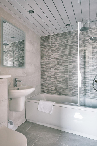 Bathroom 4, Queens Hotel, Lancashire