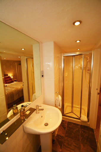 Bathroom 4, Mill House Hotel, Wokingham
