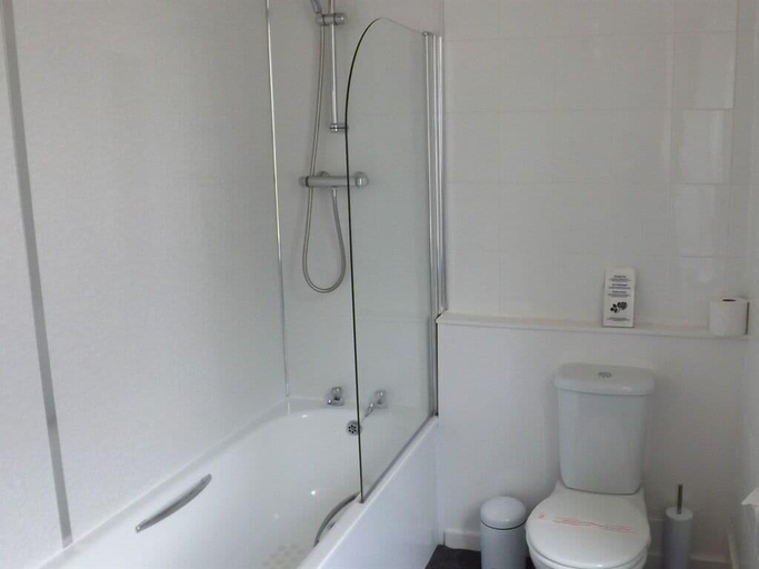 Bathroom 4, Bennachie Lodge Hotel, Aberdeenshire