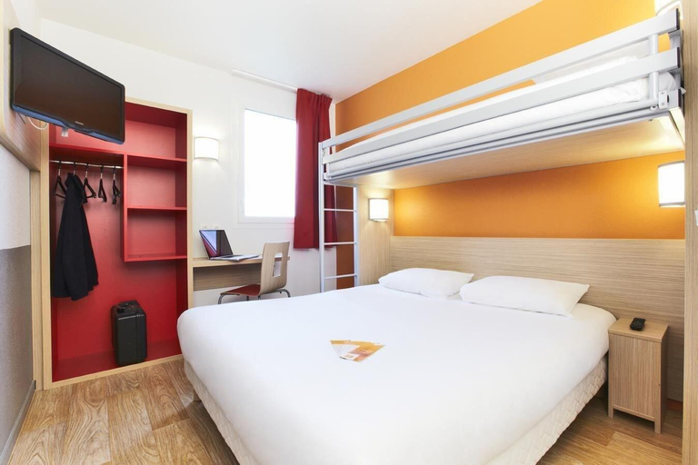 Bedroom 3, B&B HOTEL Laval Ouest, Mayenne