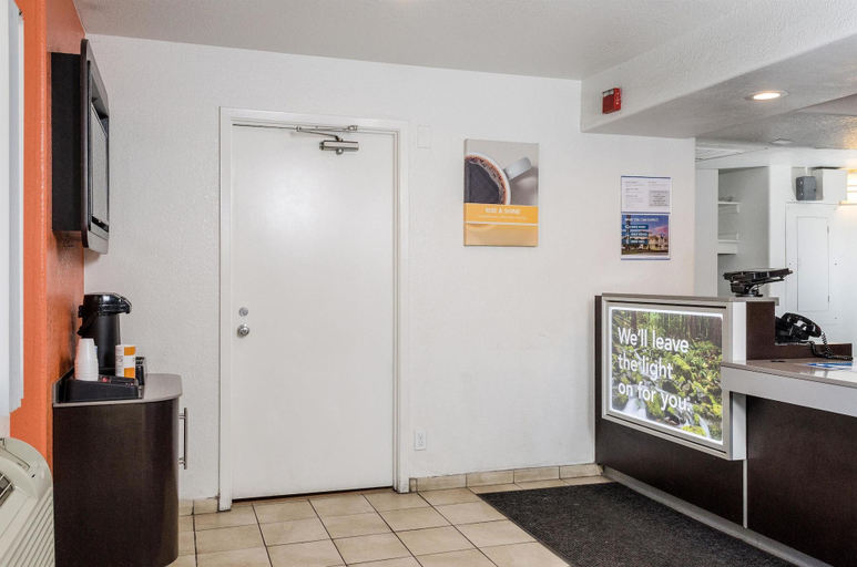 Public Area 2, Super 8 by Wyndham Turlock, Stanislaus