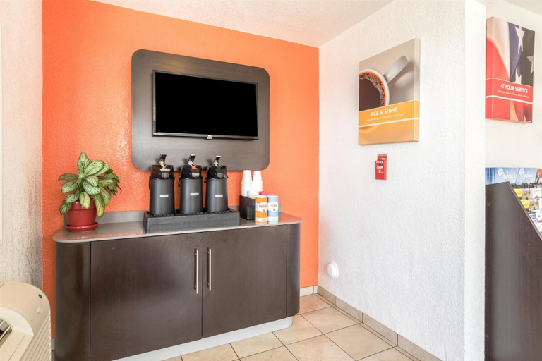 Public Area 2, Motel 6 Anaheim, CA - Fullerton East, Orange