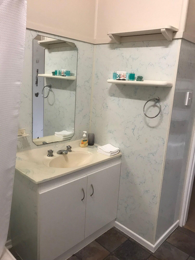 Bathroom 4, O Shea S Royal Hotel, Goondiwind