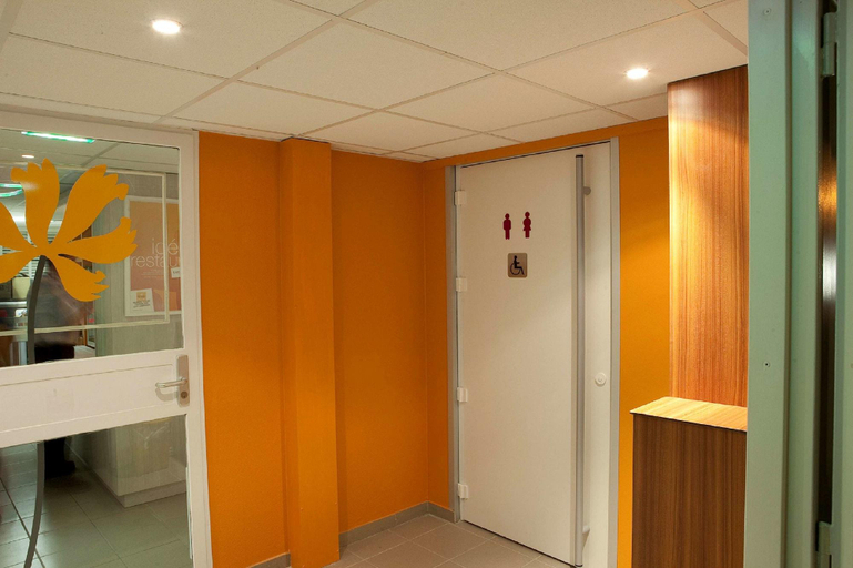 Public Area 2, Premiere Classe Versailles Saint Cyr L Ecole, Yvelines