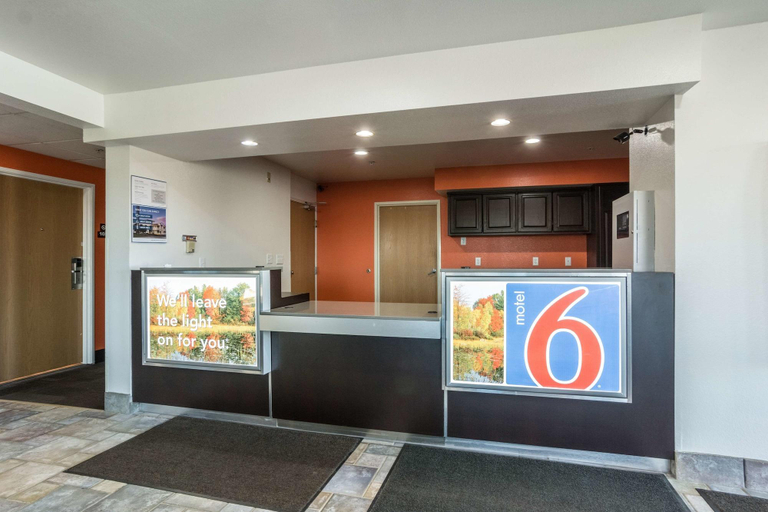 Public Area 2, Motel 6 Barkeyville, PA, Venango