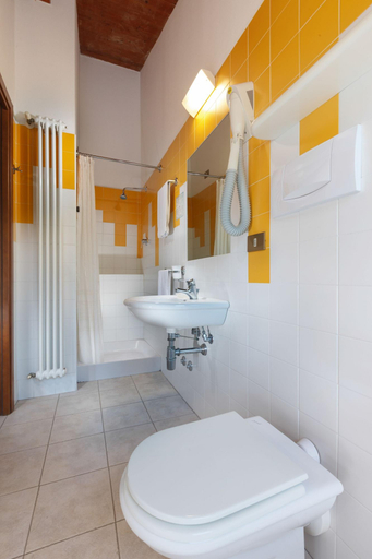 Bathroom 5, Tricorno 20, Ferrara