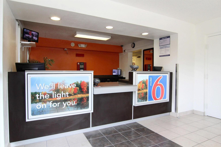 Public Area 2, Motel 6 Middleburg Heights, OH - Cleveland, Cuyahoga
