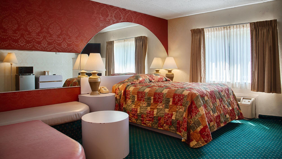 Bedroom 5, La Mirage Motor Inn, Middlesex
