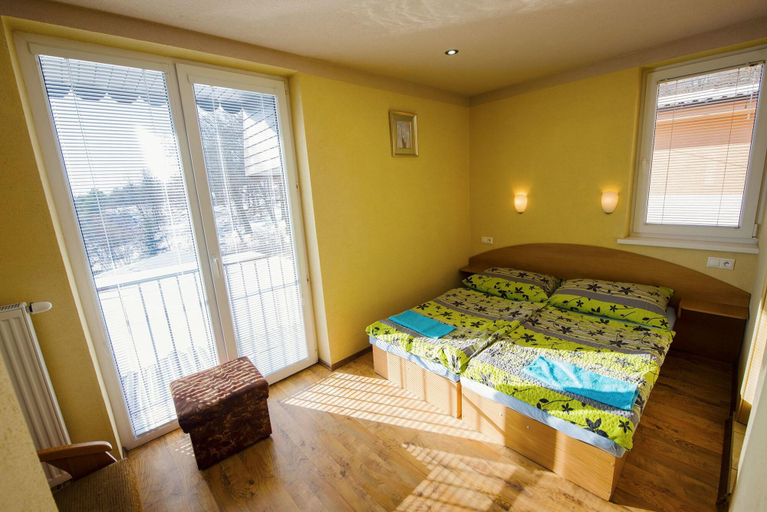 Bedroom 2, Wellness penzion Maxim, Prievidza