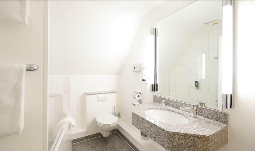 Bathroom 5, Schützenhof an der Siegbrücke, Rhein-Sieg-Kreis