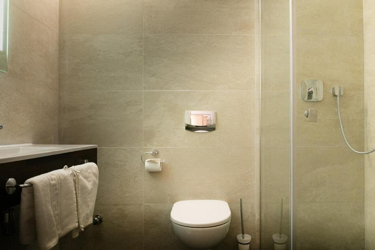 Bathroom 4, Konferenzhotel Ysenburger Hof, Main-Kinzig-Kreis