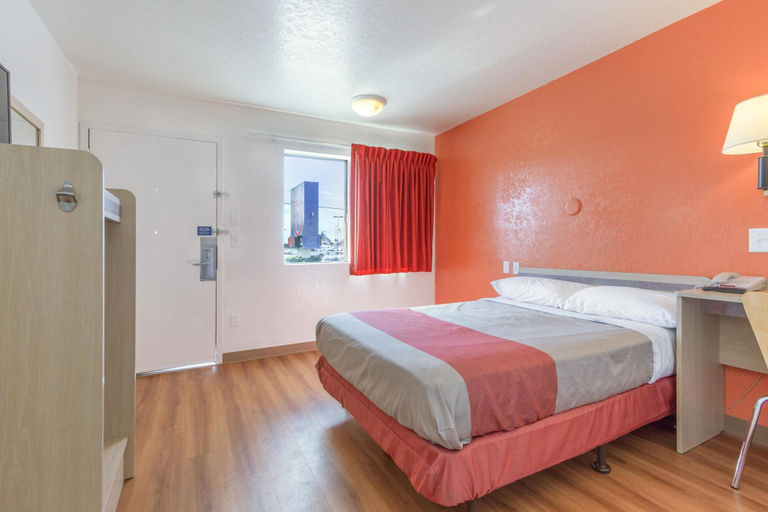 Bedroom 3, Motel 6 Phoenix North - Bell Road, Maricopa