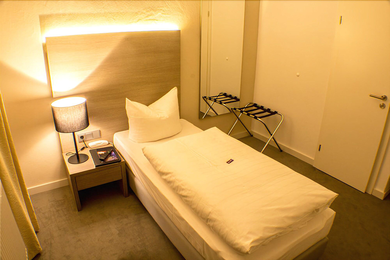 Bedroom 3, Schmaus, Regen