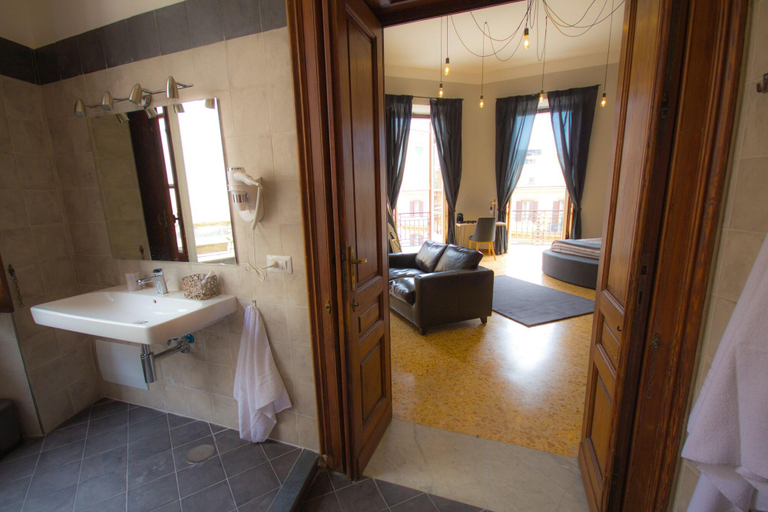 Bathroom 4, Sanfelice, Napoli