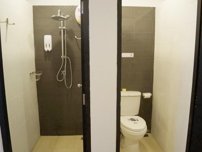 Bathroom, Sunny Hostel Chiang Mai @ Tha Pae, Muang Chiang Mai