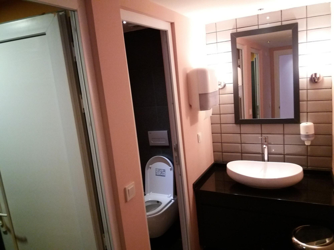 Bathroom 4, Sakura Hostel & Pub, Fethiye