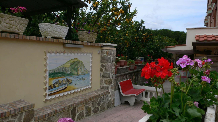 Exterior & Views 2, Casa Yvorio, Latina