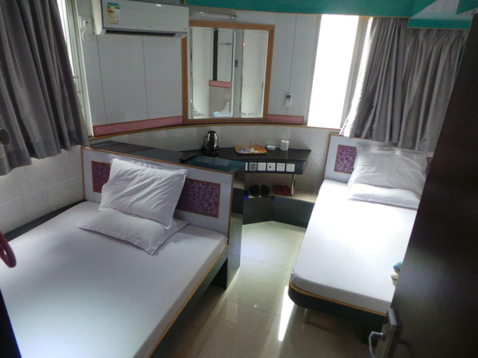Bedroom 3, Yue Ka Hotel 99 Argyle Street, Kowloon