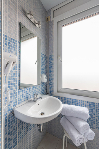 Bathroom 5, Erba By Pillow, Girona