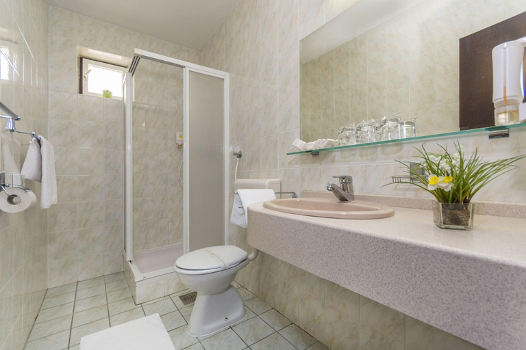 Bathroom 4, Vista, Vrsar
