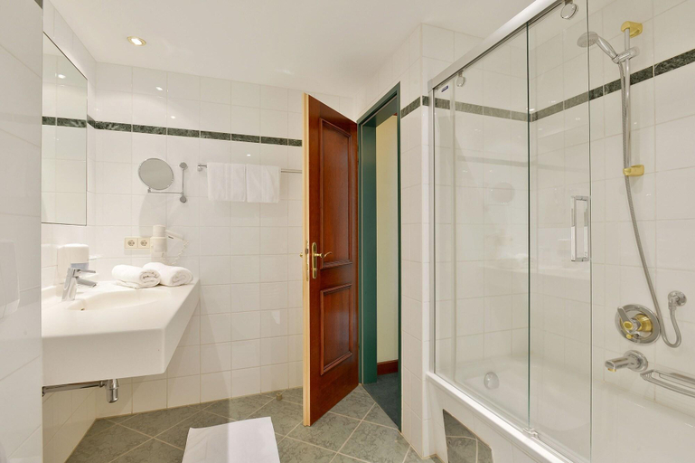 Bathroom 5, Mannis, Schwaz
