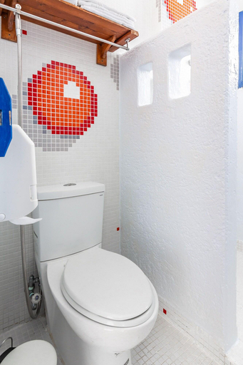 Bathroom 4, Seawall Inn, Pingtung