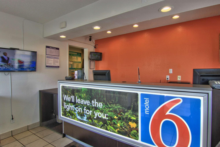 Public Area 2, Motel 6 Sacramento, CA - North, Sacramento