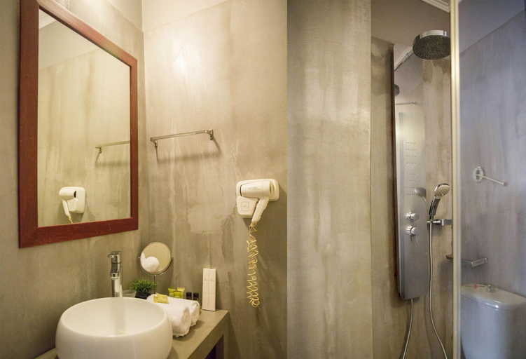 Bathroom 4, Amymone and Adiandi, Peloponnese
