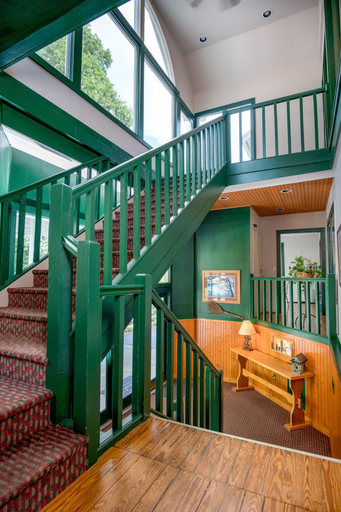 Public Area 2, Highland Lake Inn & Resort, Henderson
