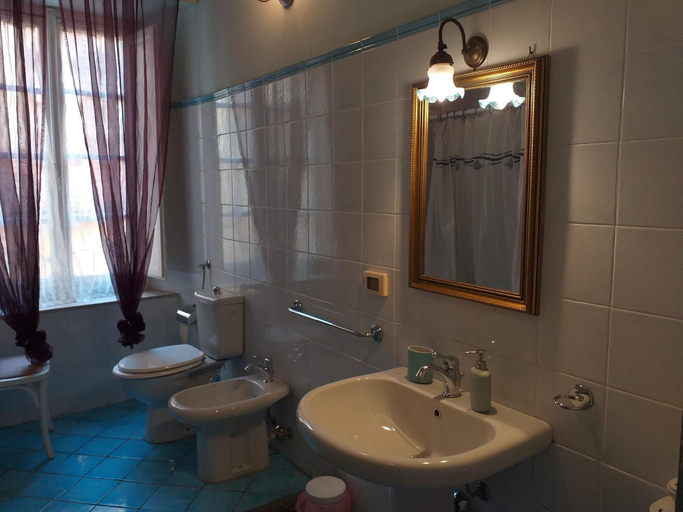 Bathroom 4, LuccaCharm, Lucca