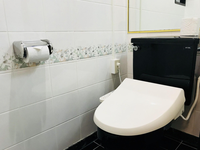 Bathroom 3, One Style, Naha