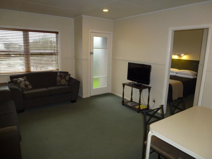 Bedroom 3, Balmoral Motel, Nelson