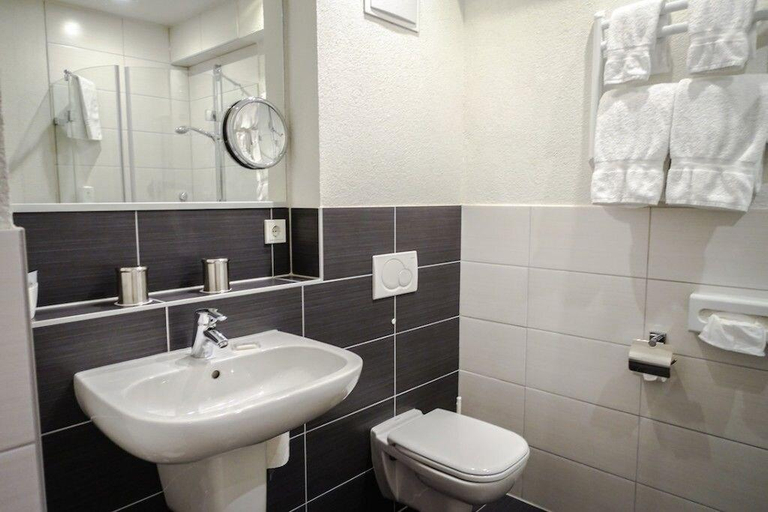 Bathroom 4, Businesshotel Go2bed, Lörrach