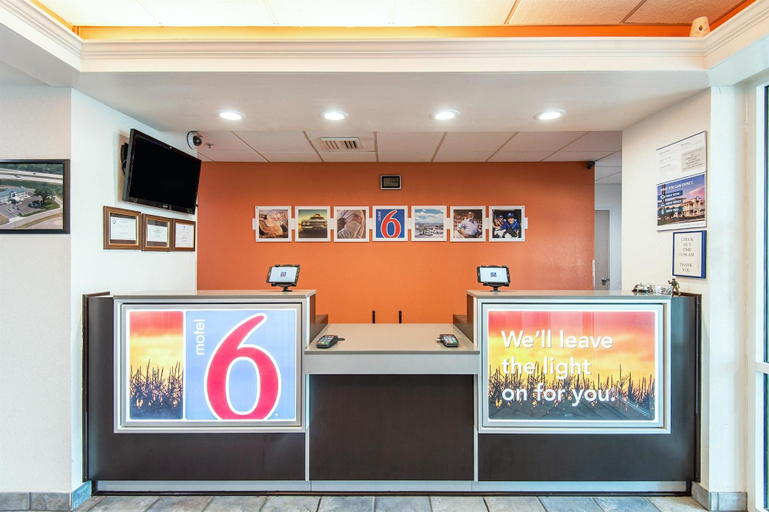 Public Area 2, Motel 6 Junction City, KS, Geary
