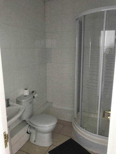 Bathroom 4, Clifton Hotel Newcastle, Newcastle upon Tyne