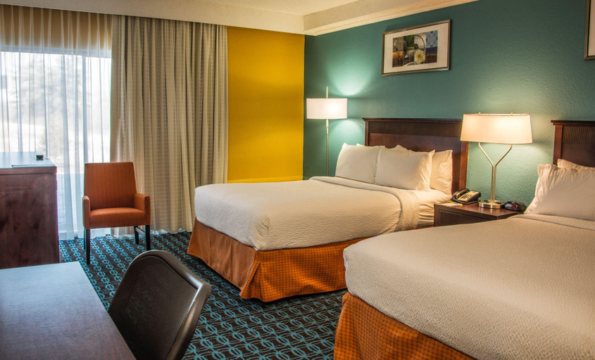 Bedroom 2, Chester Inn & Suites, Hamilton